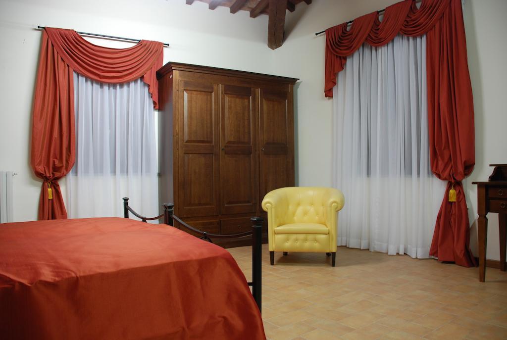 Palazzo Bonfranceschi Bed and Breakfast Belforte del Chienti Δωμάτιο φωτογραφία